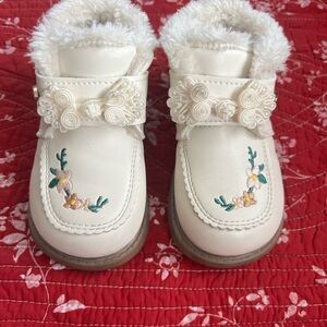 Elegant Cream Kids Boots with Floral Design
